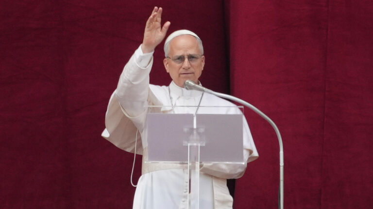 16383407_051125-wabc-pope-leo-first-sunday-blessing-AP-pic1