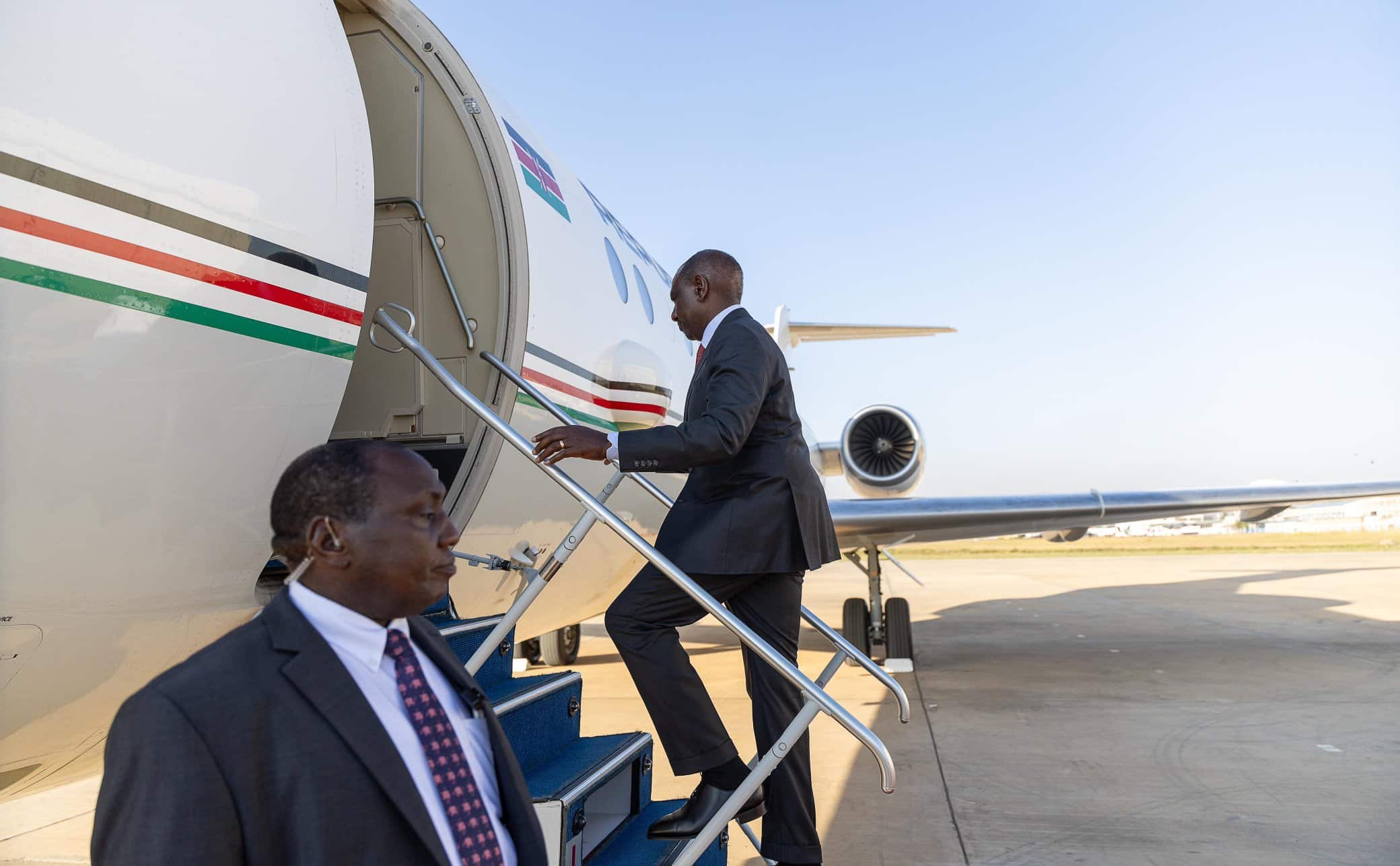 Ruto-boarding-a-plane