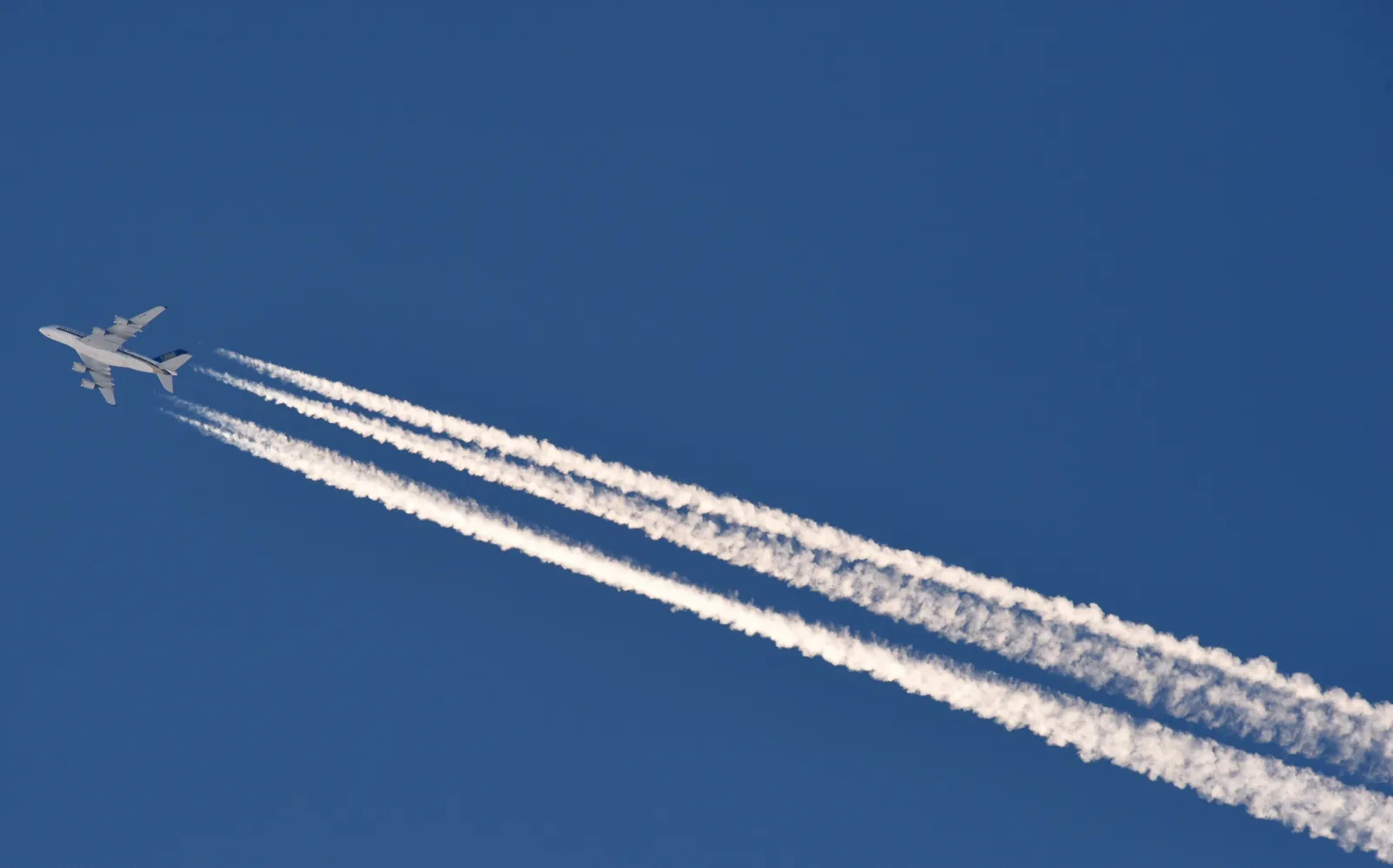 Aircraft trails spark weather fears in Mt Kenya
